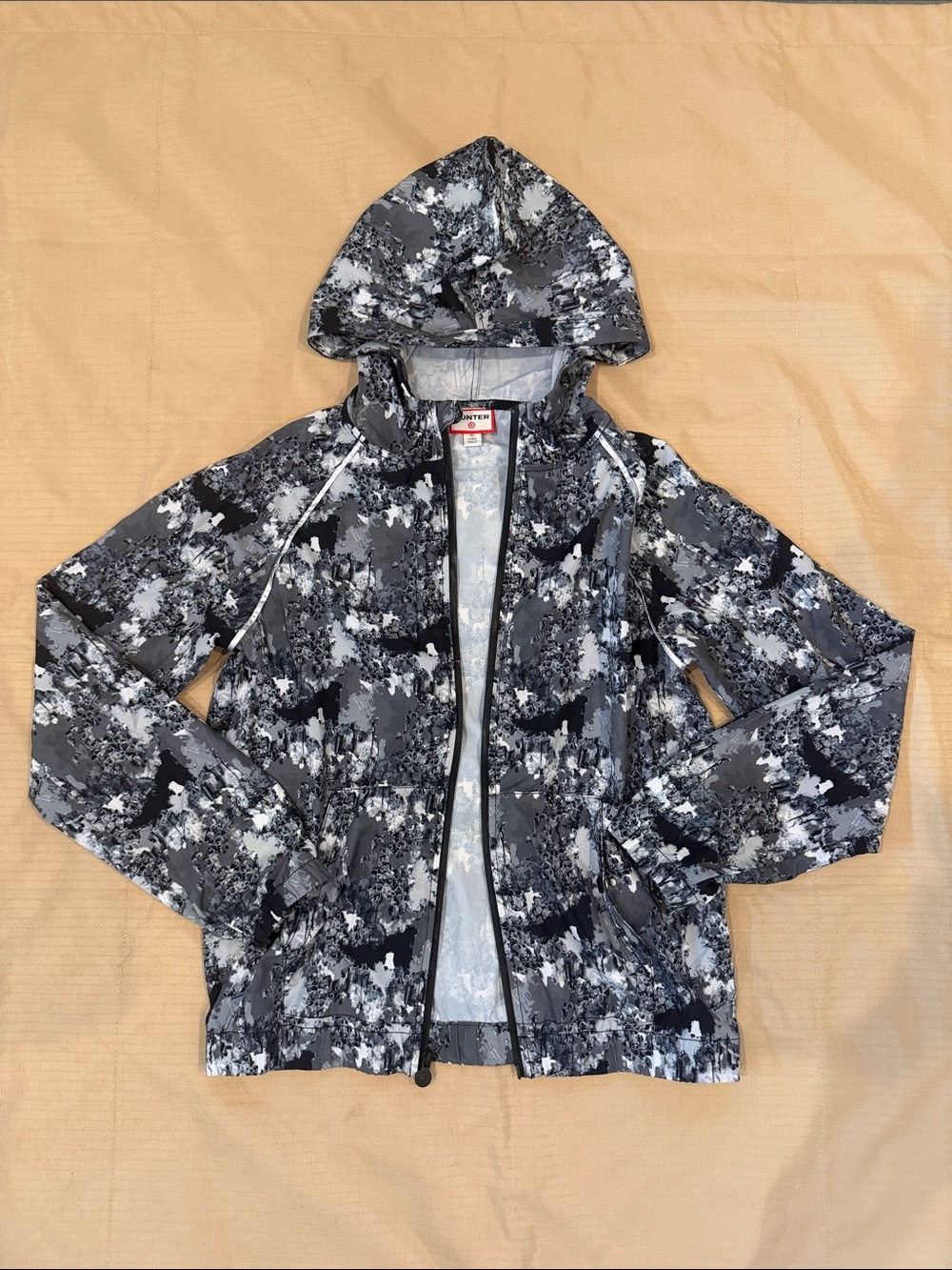 Hunter x Target Collaboration Zipper up Lightweight Jacket